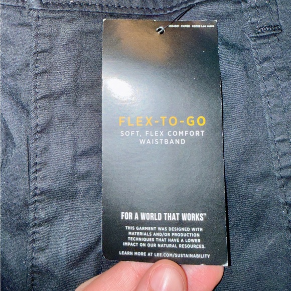 Lee Women’s Plus Capri Pants 16W Black Flex To Go Ultra Lux Mid Rise - Picture 6 of 9
